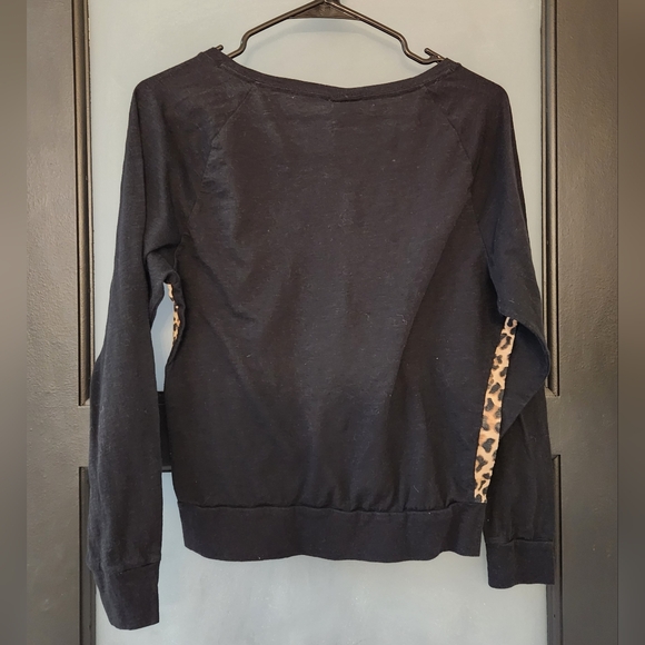 Victoria's Secret PINK Leopard Print Long Sleeved Shirt - Picture 4 of 5